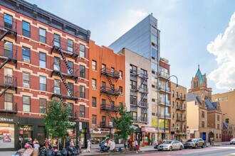 424 E 14th St in New York, NY - Building Photo - Primary Photo