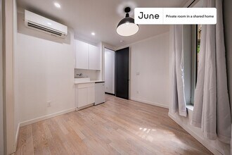 Room in Shared 4 bed/4 bath home in Brooklyn, NY - Building Photo - Building Photo