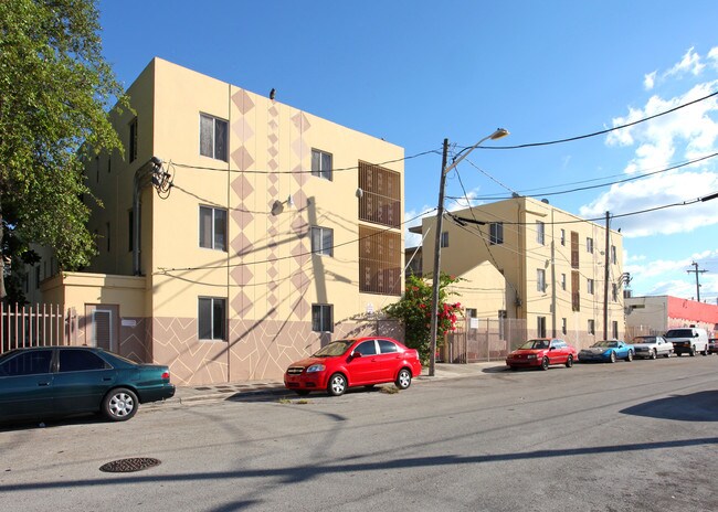 New Arena Square Apartments in Miami, FL - Building Photo - Building Photo