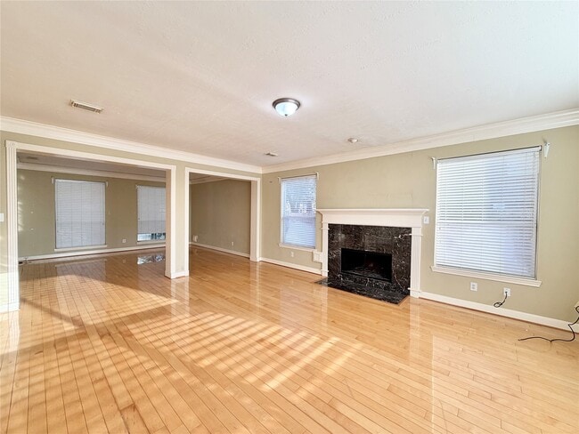 property at 1916 Lakewinds Dr