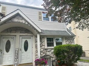 7 Paterson Ave, Unit 2 in Elmwood Park, NJ - Building Photo - Building Photo