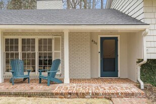 439 Broadland Rd NW in Atlanta, GA - Building Photo