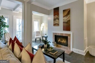 2840 Peachtree Rd NW in Atlanta, GA - Building Photo - Building Photo