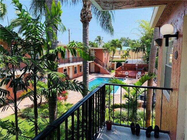 1405 Miami Rd, Unit 29 in Fort Lauderdale, FL - Building Photo - Building Photo