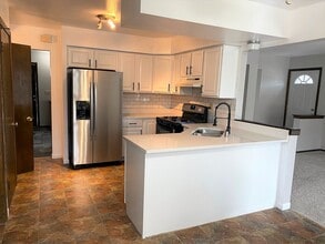 3600 S 92nd St in Milwaukee, WI - Building Photo - Building Photo