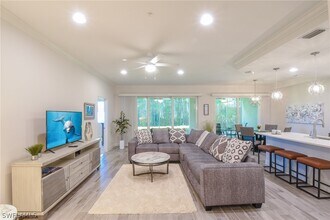 6940 Avalon Cir in Naples, FL - Building Photo - Building Photo