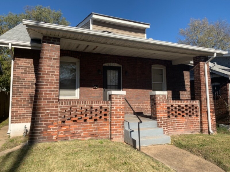 6807 St Louis Ave in St. Louis, MO - Building Photo