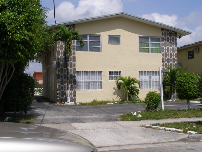 1029 NW 5th St in Miami, FL - Building Photo - Building Photo