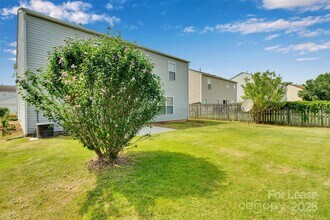 1828 Rustic Barn Dr in Huntersville, NC - Building Photo - Building Photo