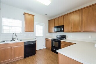 4001 Laurel Glen Dr in Raleigh, NC - Building Photo - Building Photo