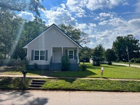 601 Askew Ave in Hogansville, GA - Building Photo