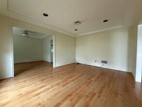 7610 Burning Hills Dr in Houston, TX - Building Photo - Building Photo
