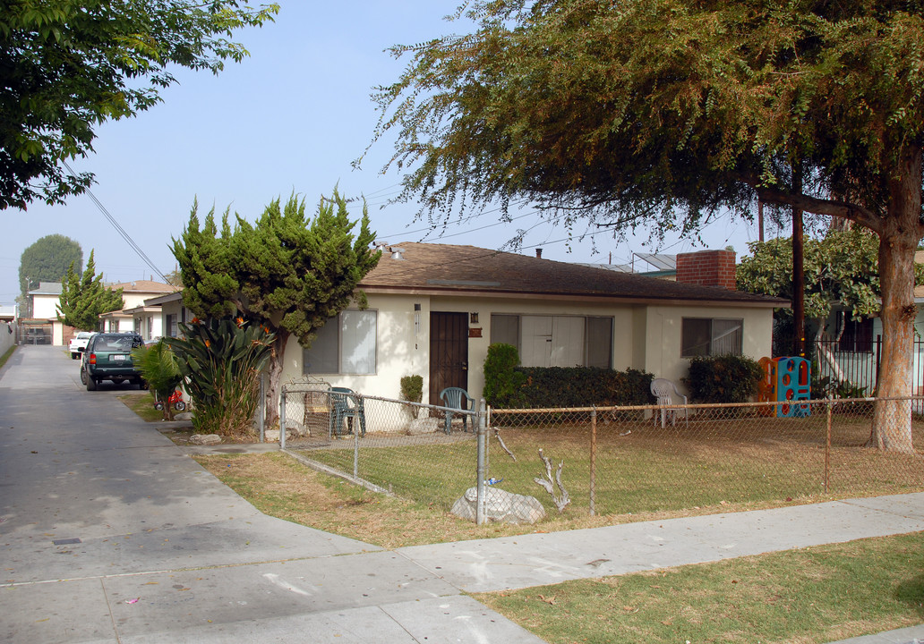 7227 Exeter St in Paramount, CA - Building Photo