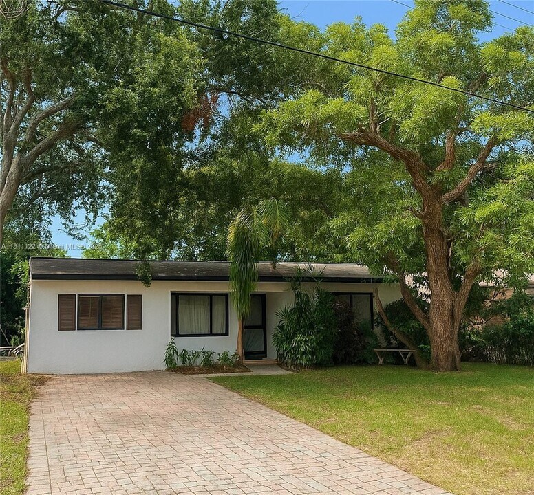 722 SW 10th St in Hallandale Beach, FL - Building Photo