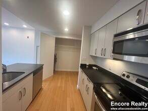 601 Albany St, Unit 601 in Boston, MA - Foto de edificio - Building Photo