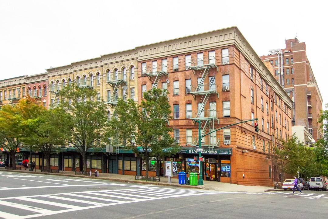 71 W 108th St in New York, NY - Building Photo