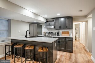 221 W 6th St in Wilmington, DE - Building Photo