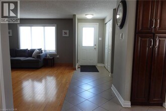 21 Maitland Dr in Barrie, ON - Building Photo - Building Photo