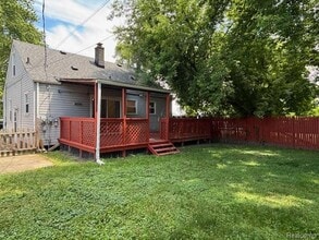 26031 Parkington St in Roseville, MI - Building Photo - Building Photo