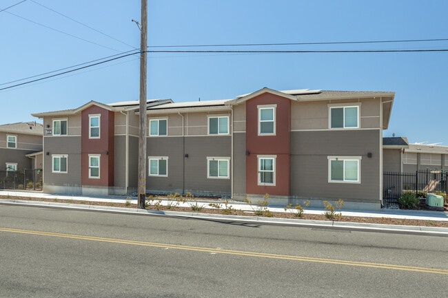 Courtyards on Orange Grove in North Highlands, CA - Building Photo - Building Photo