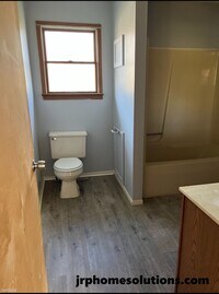 880 E Michigan Ave photo'