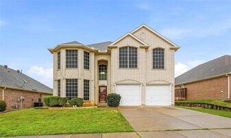 2216 Oak Park Dr in Bedford, TX - Building Photo