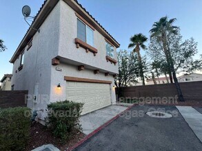 7204 Glen Shire Ct in Las Vegas, NV - Building Photo - Building Photo