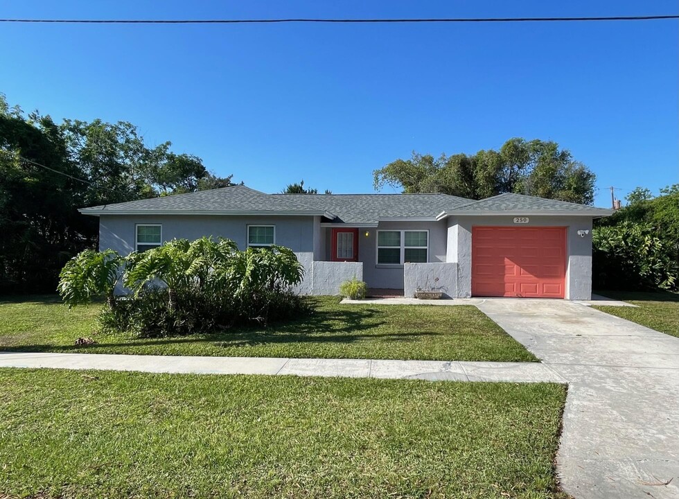 250 Tropic Way in St. Augustine, FL - Foto de edificio