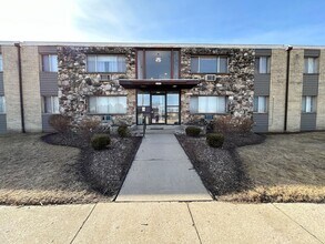 10253 W Cleveland Ave in West Allis, WI - Building Photo - Interior Photo
