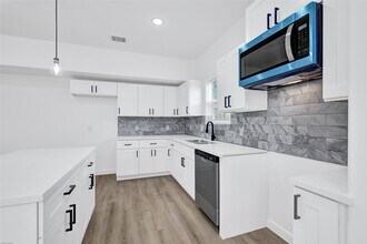 8023 Birmingham St in Houston, TX - Building Photo - Building Photo