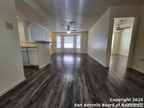 4102 Kings Arms in San Antonio, TX - Building Photo - Building Photo