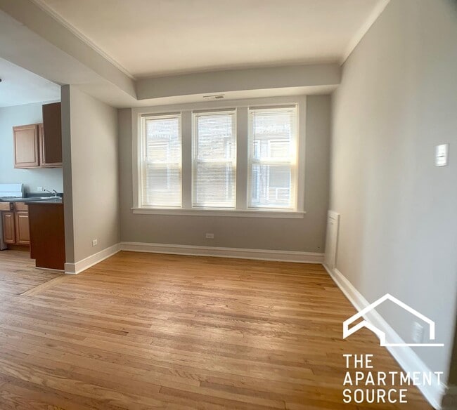 3814 W Thomas St, Unit 2 in Chicago, IL - Foto de edificio - Building Photo