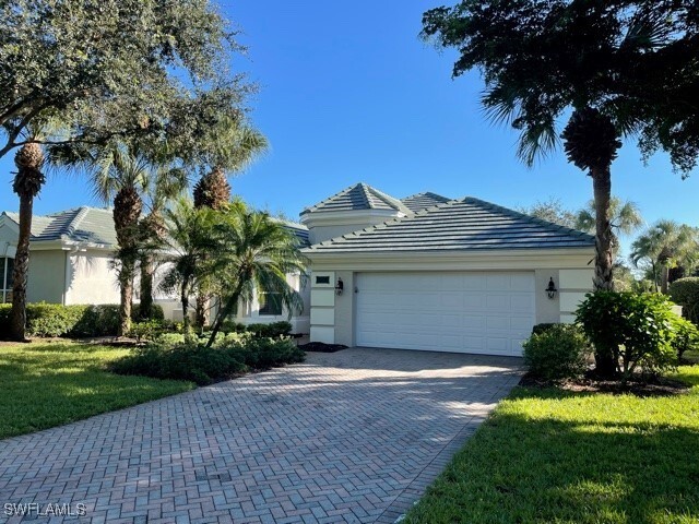 23179 Foxberry Ln in Bonita Springs, FL - Foto de edificio