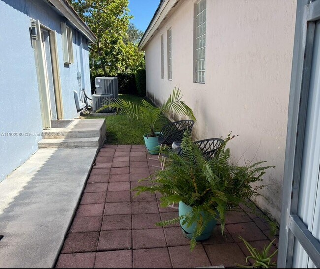 4405 SW 162nd Ct in Miami, FL - Building Photo - Building Photo