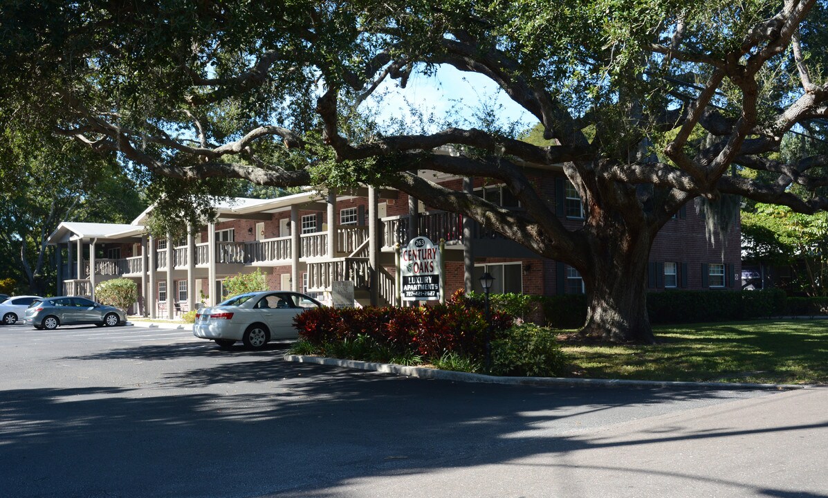 Century Oaks in Largo, FL - Foto de edificio