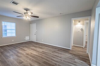 4817 Van Fleet St in Houston, TX - Building Photo - Building Photo