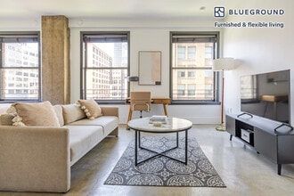 810 S Spring St in Los Angeles, CA - Building Photo - Building Photo