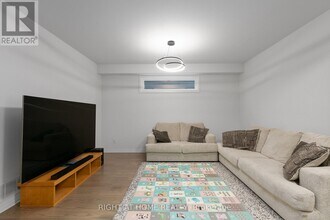 917 Littlerock St in Ottawa, ON - Building Photo - Building Photo