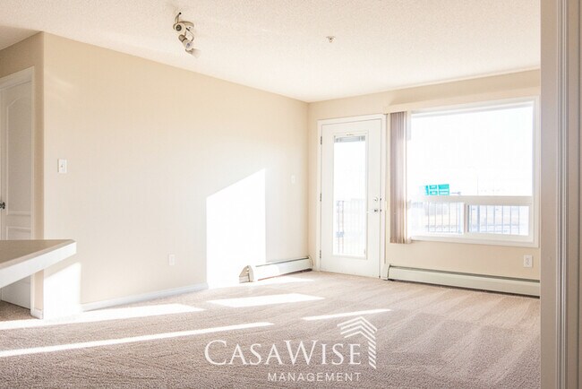 7331-7331 South Terwillegar Dr NW in Edmonton, AB - Building Photo - Building Photo