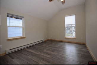 118 Van Brunt St, Unit 2 in Mankato, MN - Foto de edificio - Building Photo