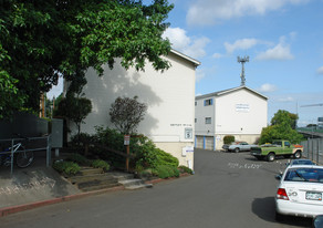 Laurelwood in Portland, OR - Foto de edificio - Building Photo