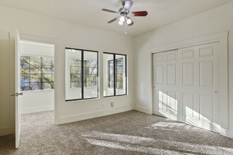 830 N Van Buren St in Stockton, CA - Building Photo - Interior Photo