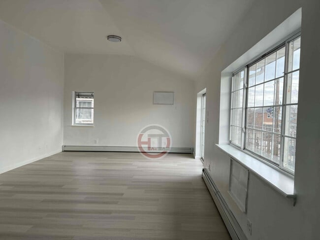 2735 Lawton Ave-Unit -2 in Bronx, NY - Building Photo - Building Photo