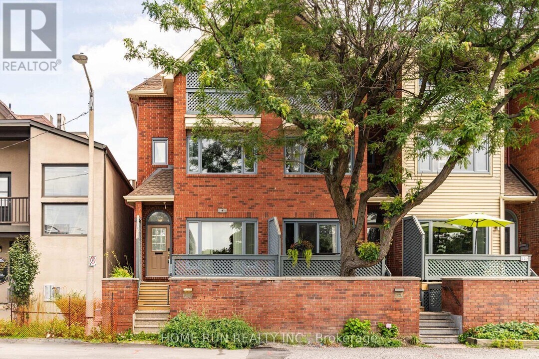 225 Echo Dr in Ottawa, ON - Building Photo