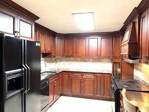 30 Revere Beach Pkwy in Medford, MA - Foto de edificio - Building Photo