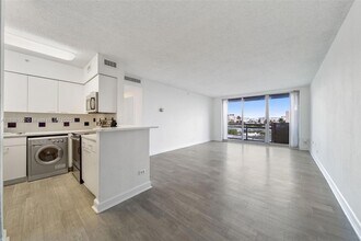 1500 Bay Rd, Unit S-0212 in Miami Beach, FL - Building Photo - Building Photo