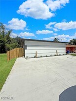 2103 French St in Ft. Myers, FL - Building Photo