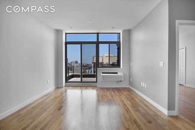 23-16 31st Ave in Queens, NY - Foto de edificio - Building Photo