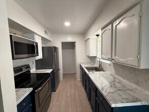 130 Mimosa Pl in Lafayette, LA - Foto de edificio - Building Photo