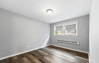 7617 S Colfax Ave, Unit 102 in Chicago, IL - Foto de edificio - Building Photo